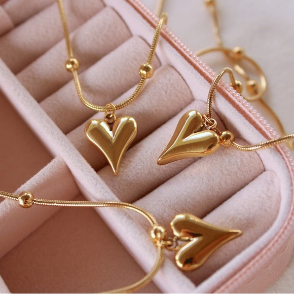 Waterproof gold plated heart pendant necklace - Picture 2 of 5